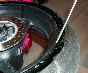 tyre iron lever in rim 2