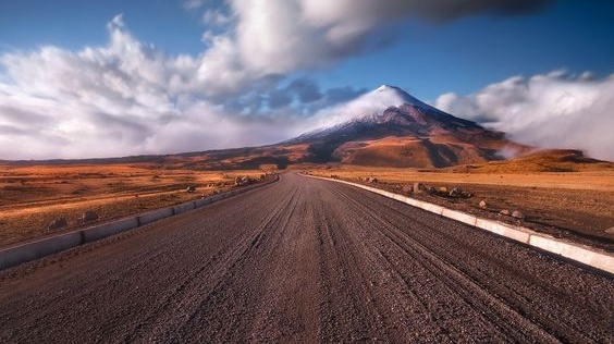 Cotopaxi Volcan road Ecuador